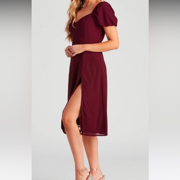 Elegant Burgundy Dress - Picture 3 of 4